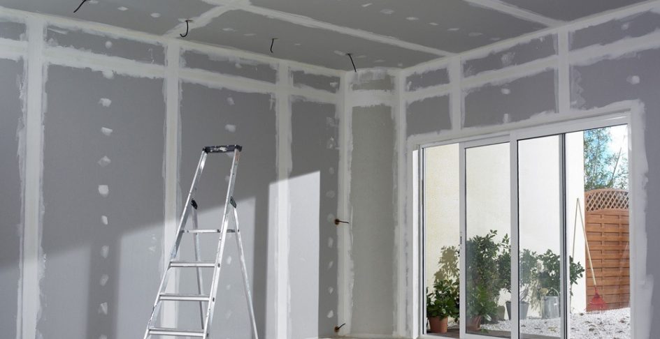 Isolation des murs par l’intérieur à Mehun-sur-Yèvre : murs doublés en plaques de plâtre, joints enduits