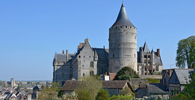 Isolation à Châteaudun : le château de Châteaudun au-dessus des toits
